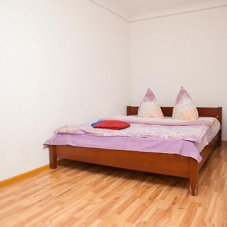 Semi Luxury Apt On Yatsenka 8 Near Intourist Hotel Zaporizhia Exterior foto