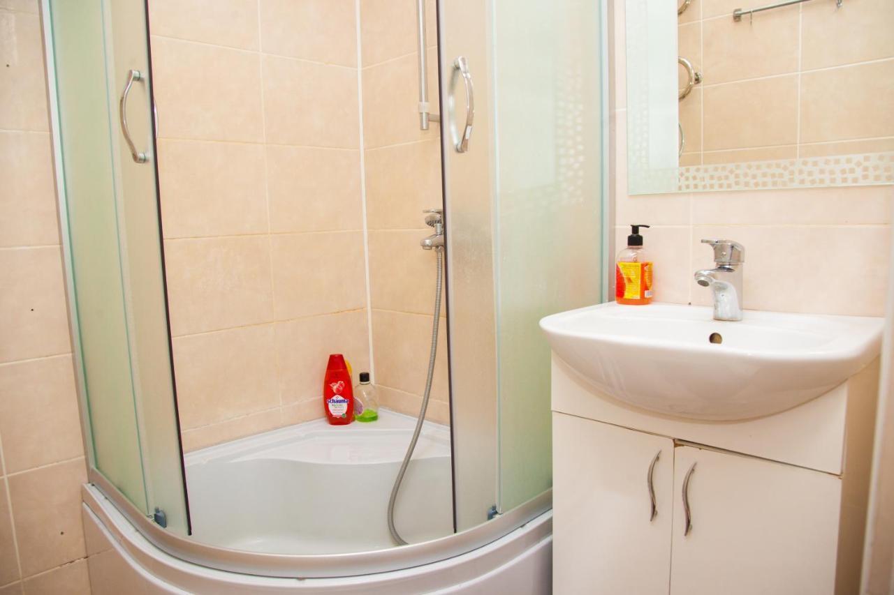 Semi Luxury Apt On Yatsenka 8 Near Intourist Hotel Zaporizhia Exterior foto
