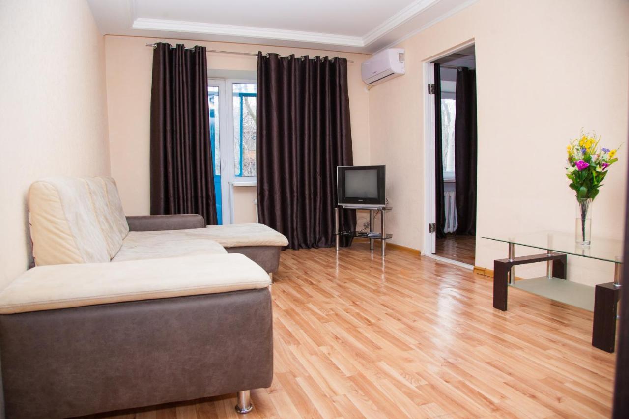 Semi Luxury Apt On Yatsenka 8 Near Intourist Hotel Zaporizhia Exterior foto